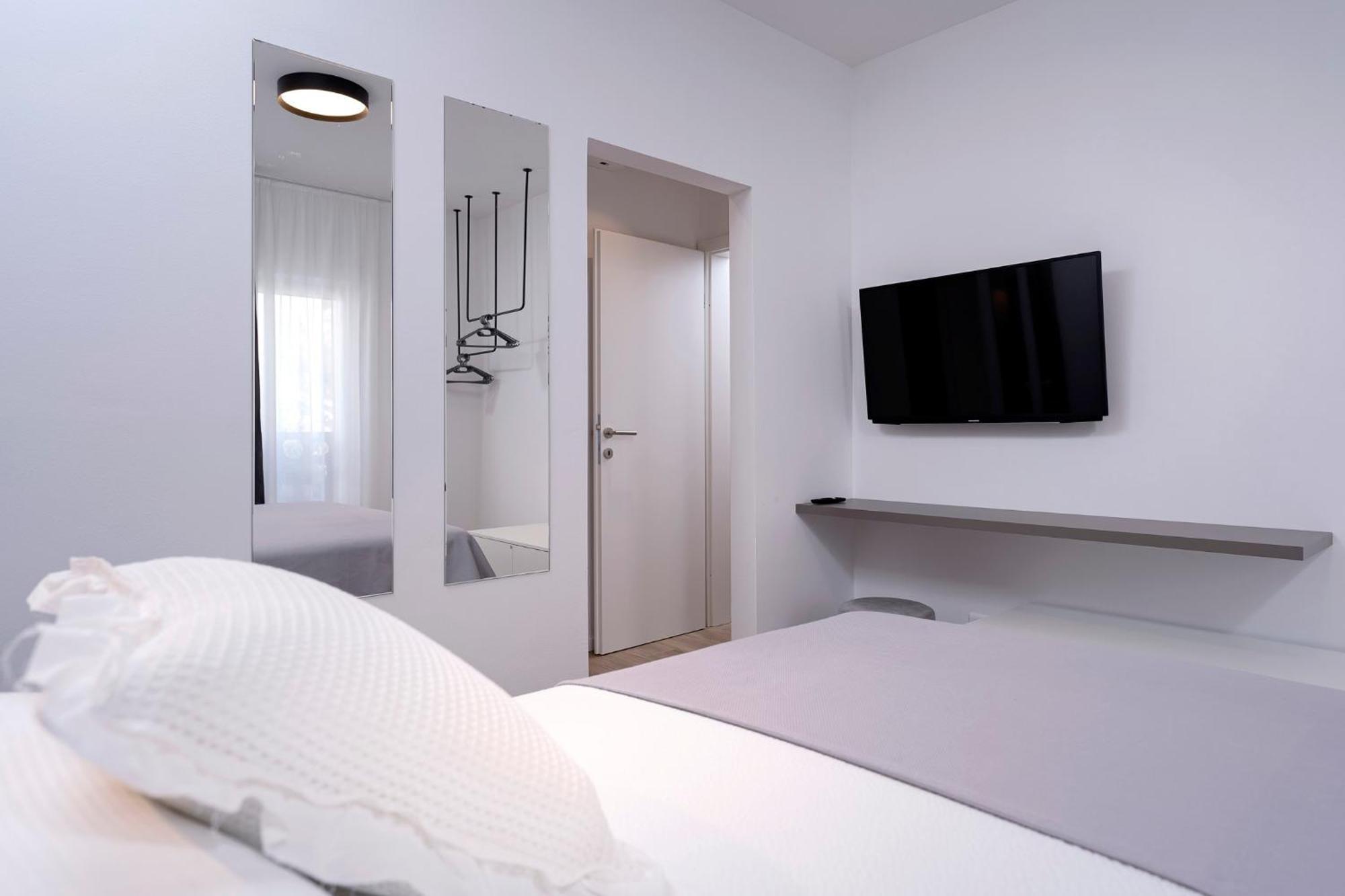 Modern, 2 Bedroom Apartment Đảo Hvar Ngoại thất bức ảnh